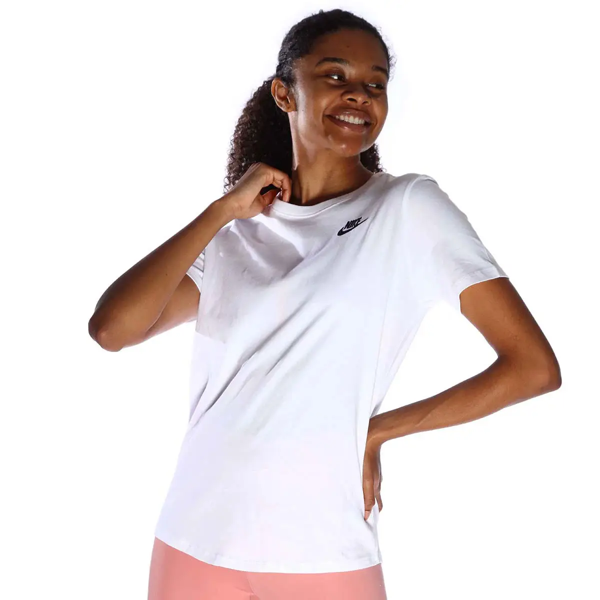 Nike Sportswear Club Kadın Beyaz Tişört DX7902-100